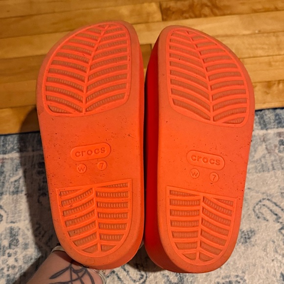 Crocs Dylan Clogs - Picture 2 of 3